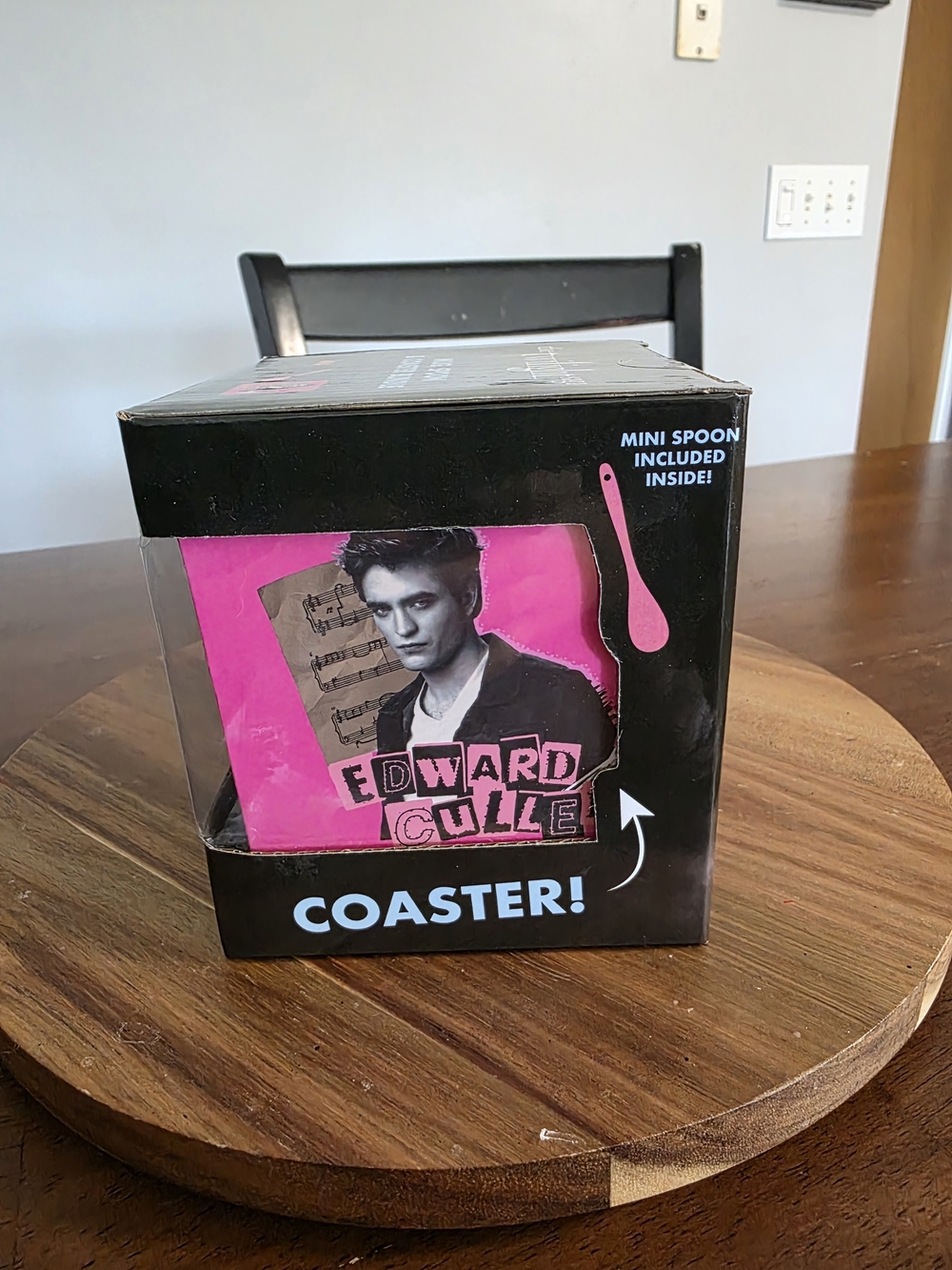 The Twilight Saga Mug, Spoon & Coaster Bundle - Black & Pink - Picture 2 of 4